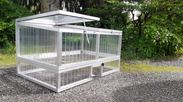 Schildkrötenhaus typ 150 Flora in einem Hausgarten